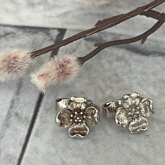 Mid 50’s/late 60’s TRIFARI CROWN CLIP ON EARRINGS SILVER TONE. - Picture 1 of 5